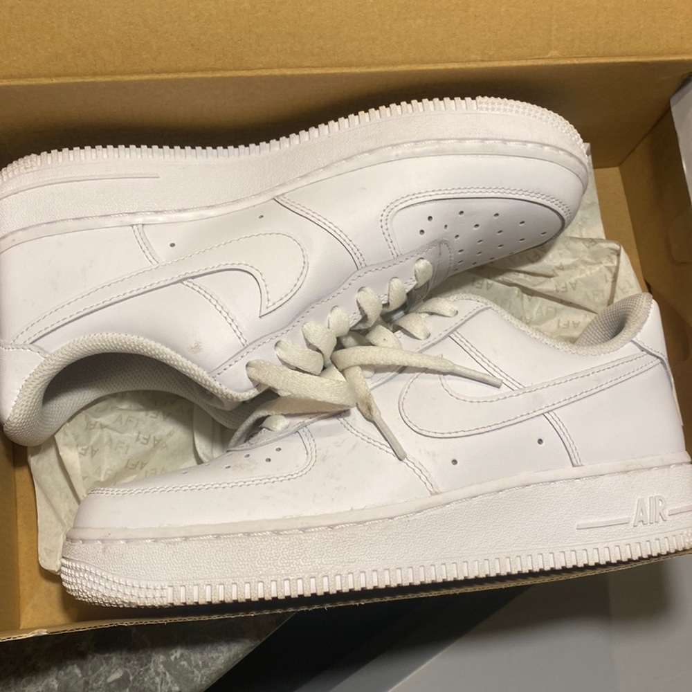 Women white Air Force 1s size 8 in women wore a few times